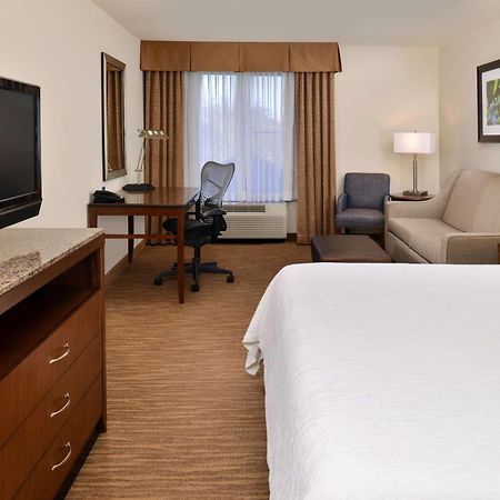 Hilton Garden Inn Addison Exterior photo