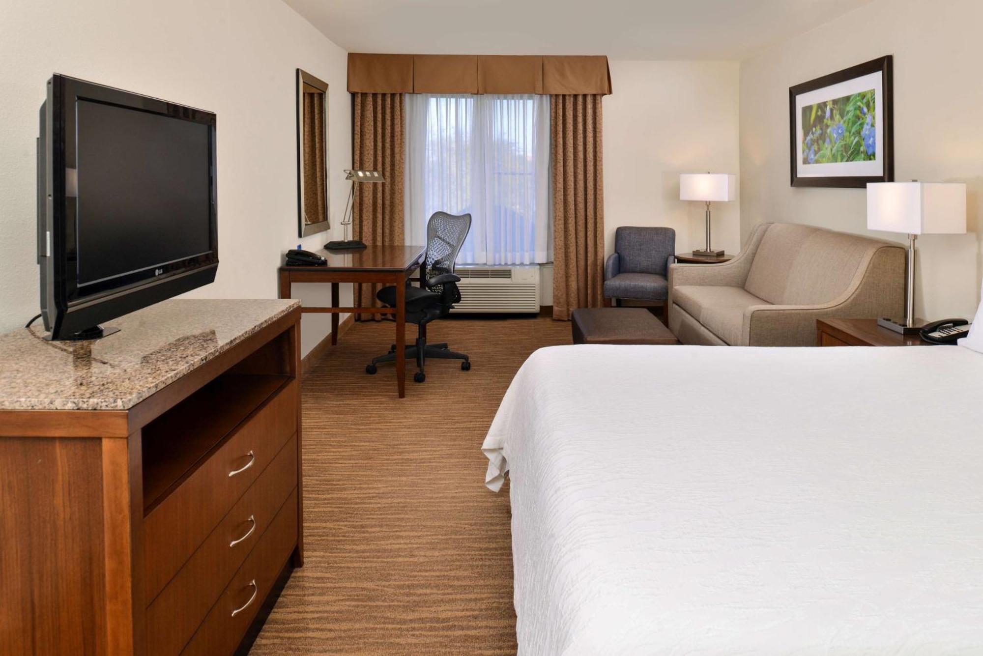 Hilton Garden Inn Addison Exterior photo