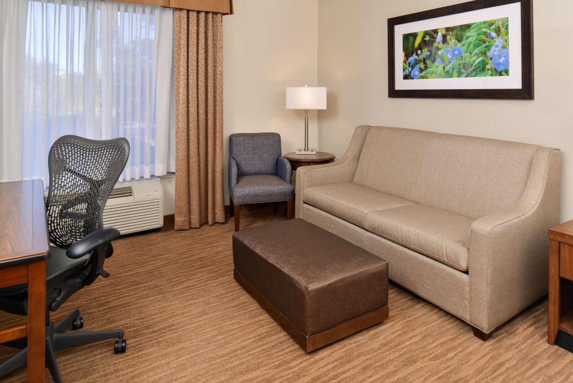 Hilton Garden Inn Addison Exterior photo