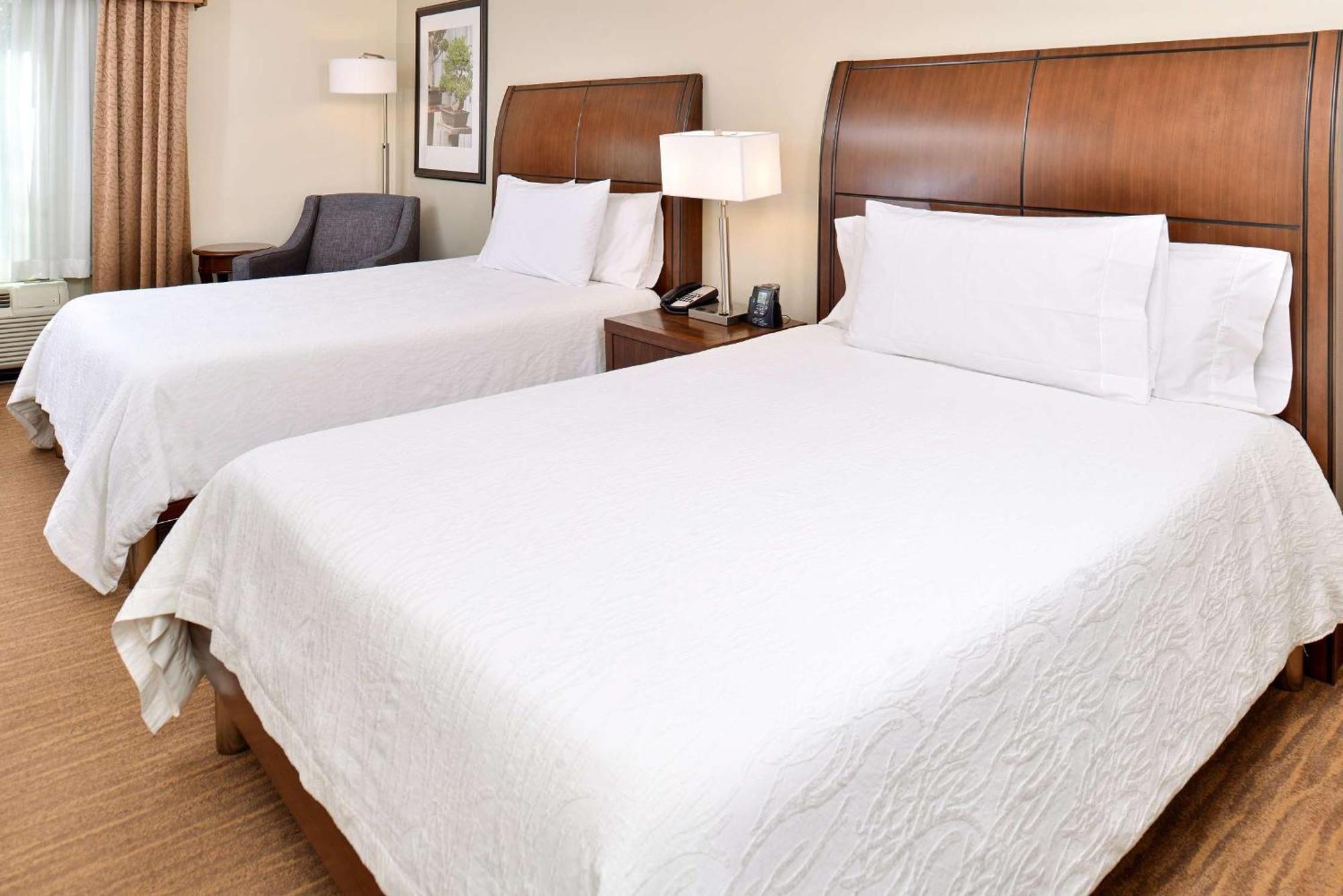 Hilton Garden Inn Addison Exterior photo