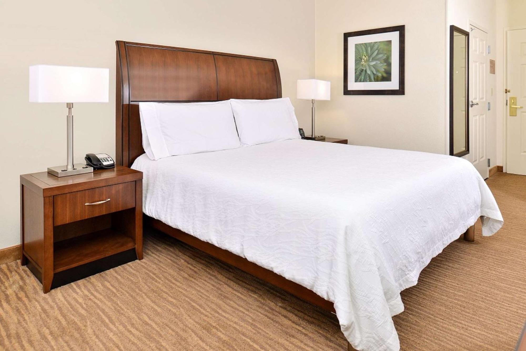 Hilton Garden Inn Addison Exterior photo