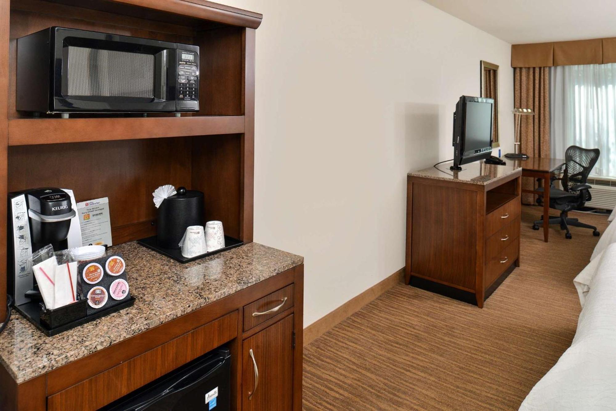 Hilton Garden Inn Addison Exterior photo