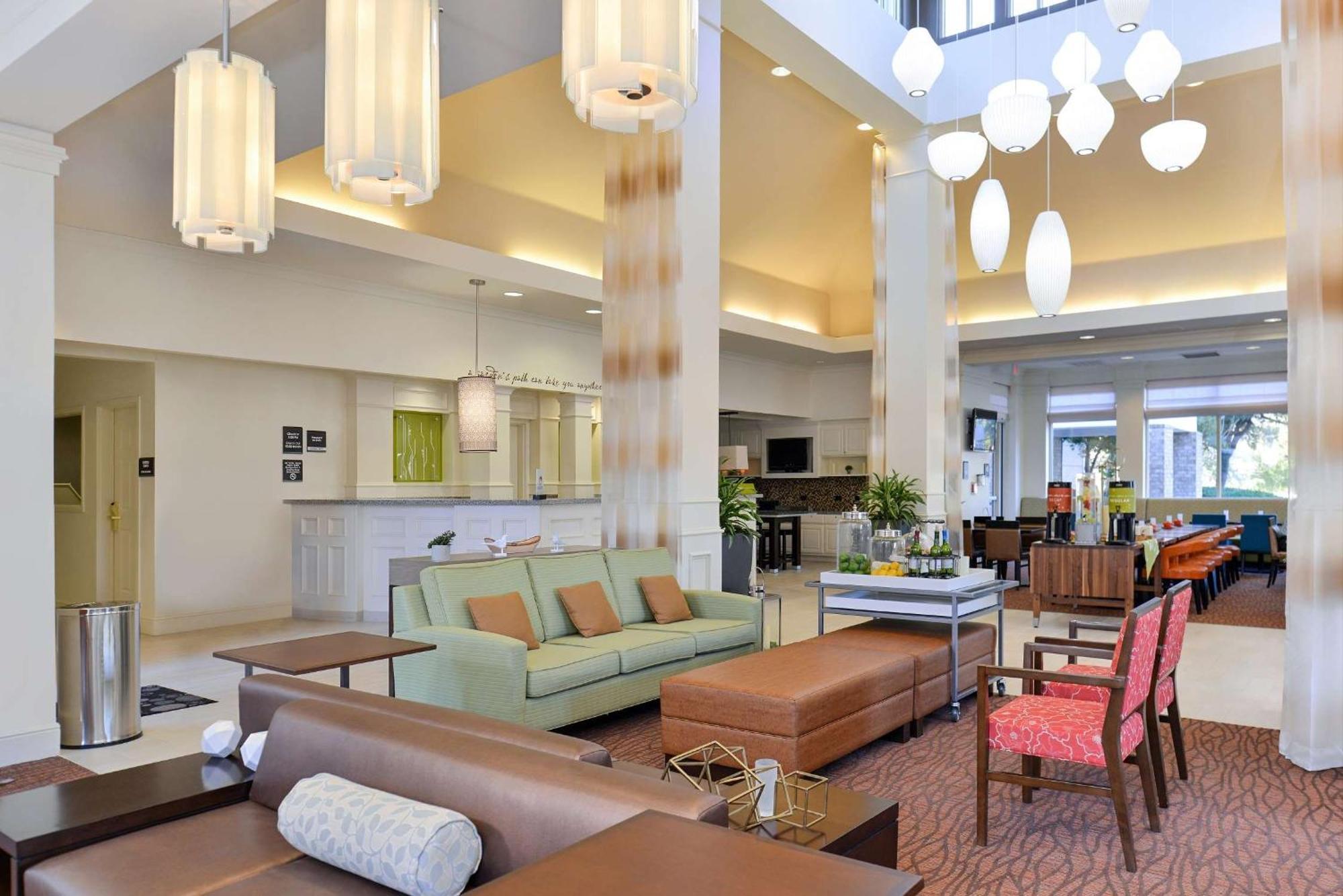 Hilton Garden Inn Addison Exterior photo